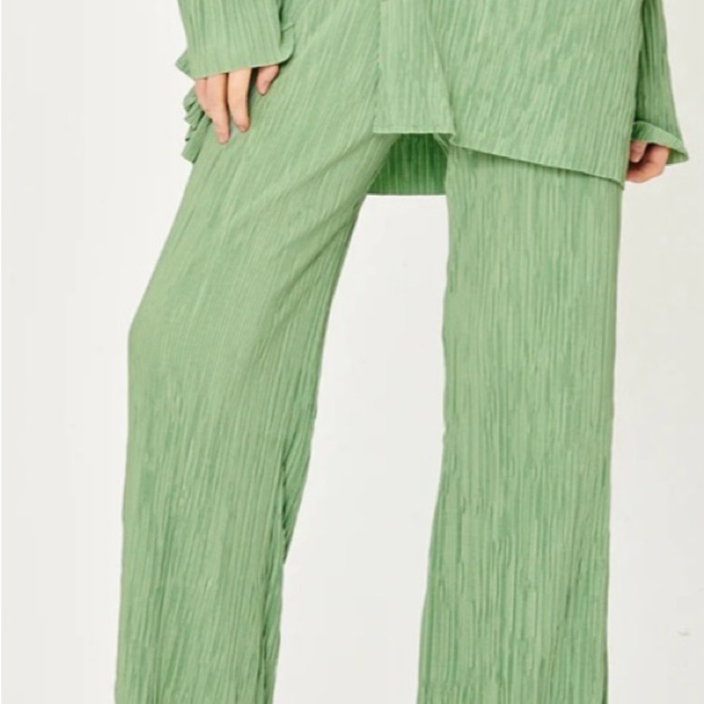 Storets Green Wide Leg Pants with Breezy Design. Size Small/Medium. Sage color.